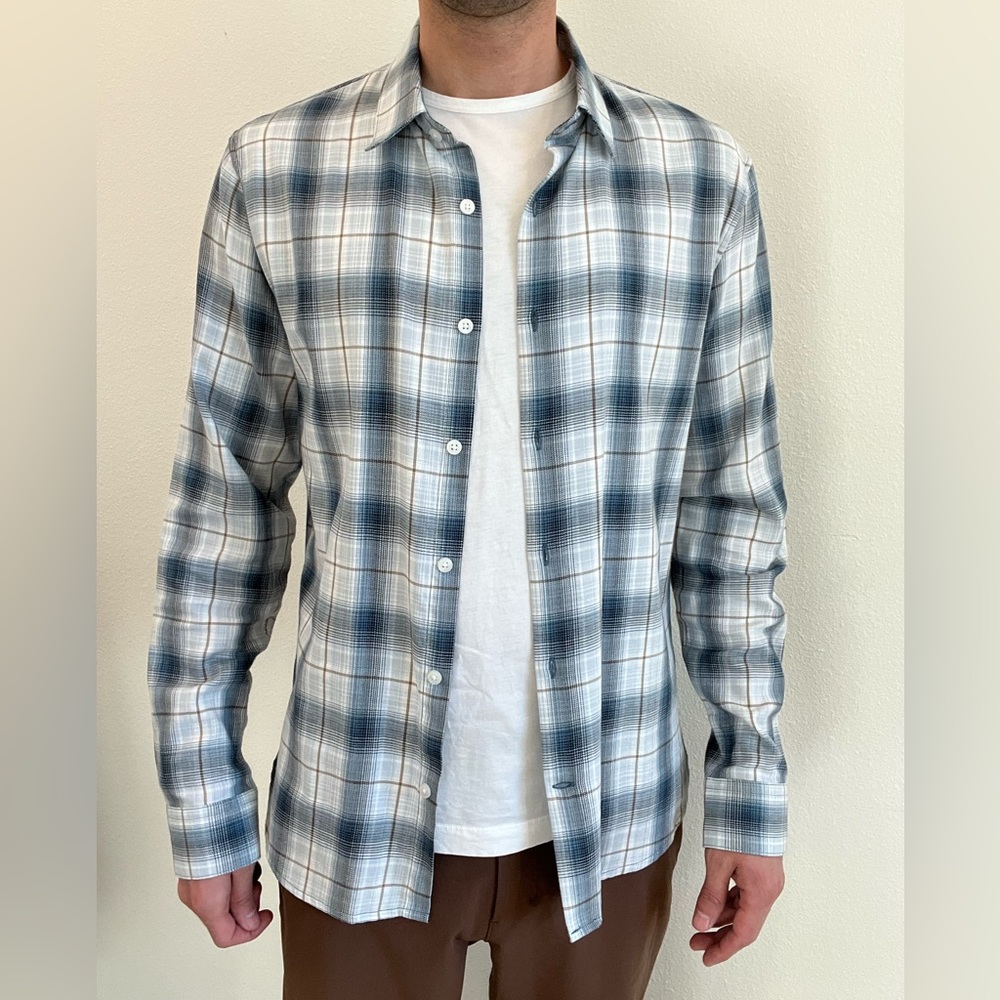 Vince long sleeve button up shirt blue / white mens medium